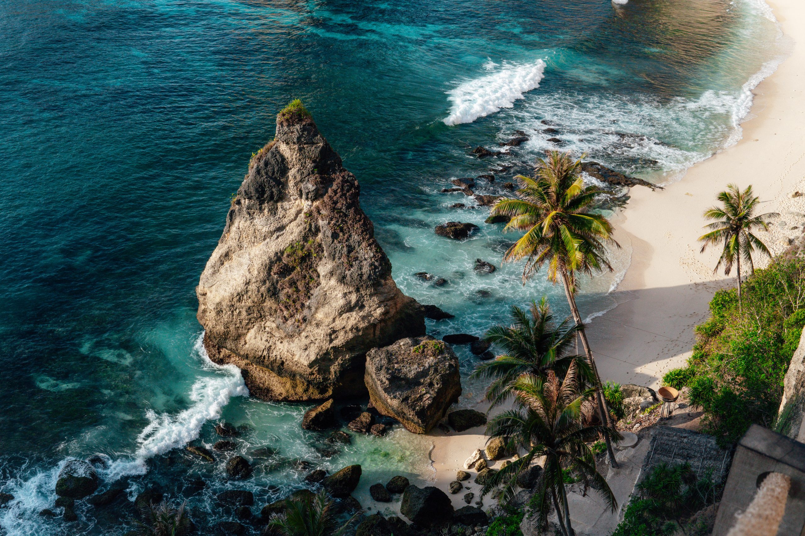 Liburan Sempurna ke Pantai Melasti Bali: Destinasi Eksotis dan Rekomendasi Kendaraan Terbaik dari ASA Tours